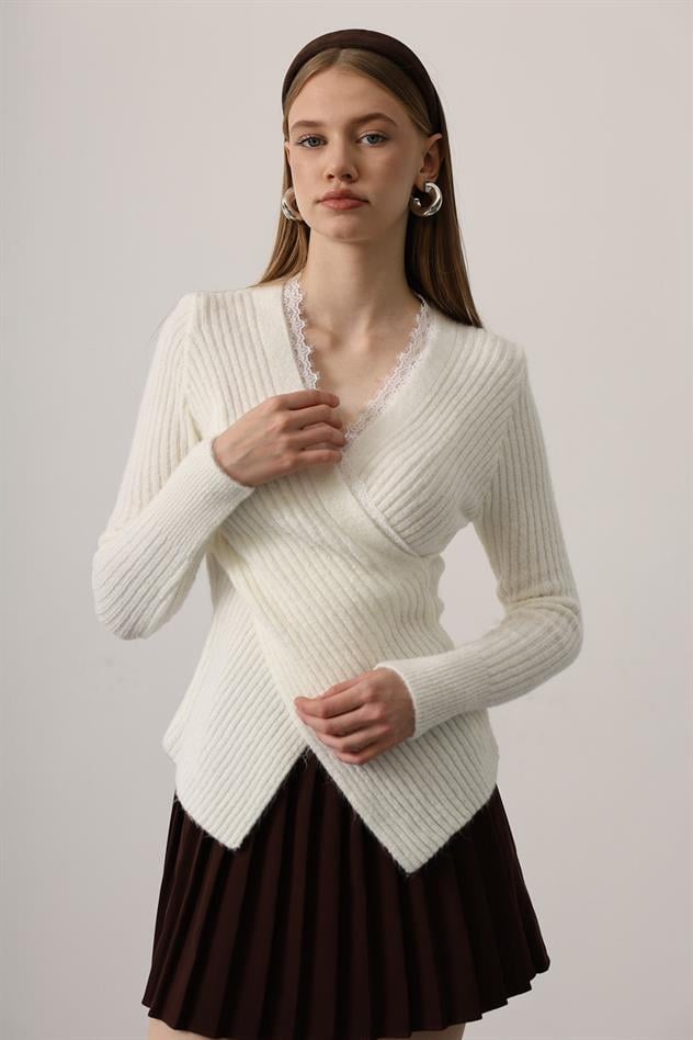 YAKASI DANTELLİ BLUZ TRİKO - Beyaz