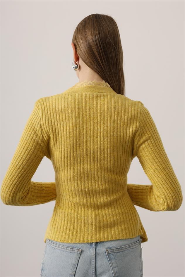 YAKASI DANTELLİ BLUZ TRİKO - Sarı