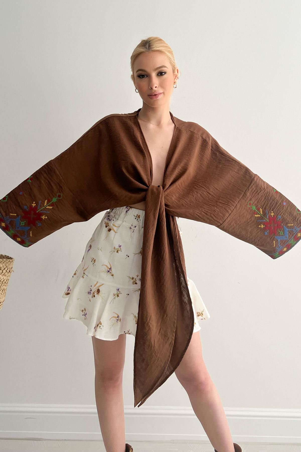 Crop İşlemeli Bluz Kahve