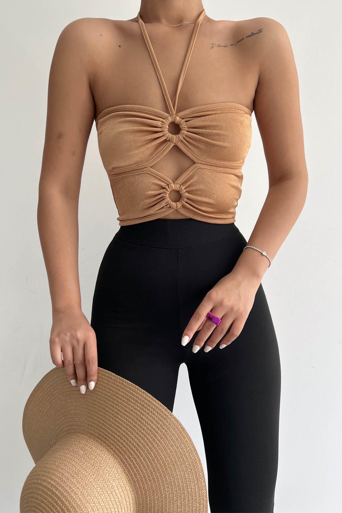 Halka Tokalı Cut Out Top Bluz Camel