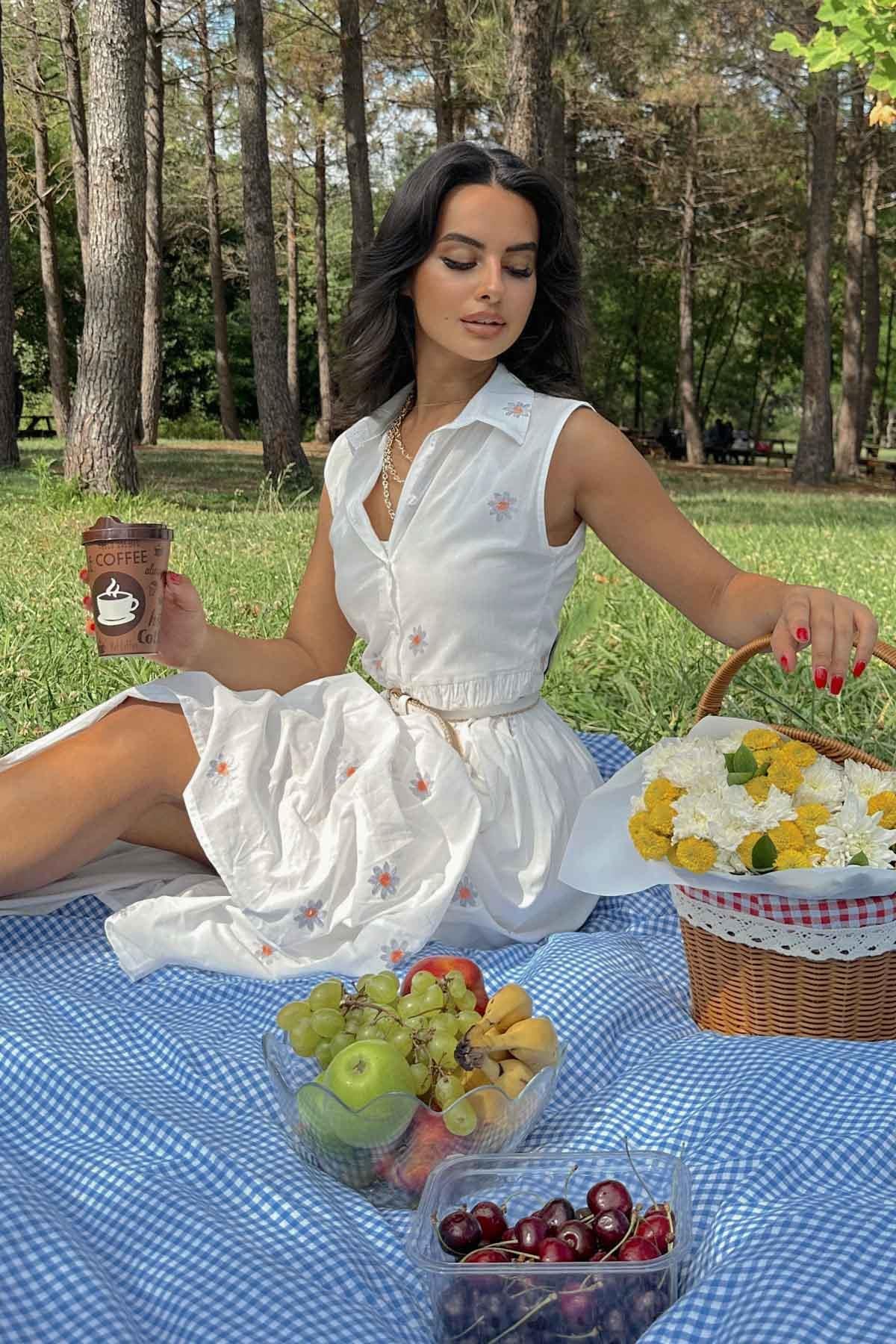 Çiçek Desenli Kolsuz Elbise Beyaz