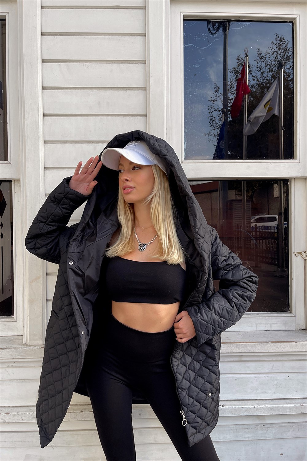 Kapüşonlu Kapitone Mont  Siyah