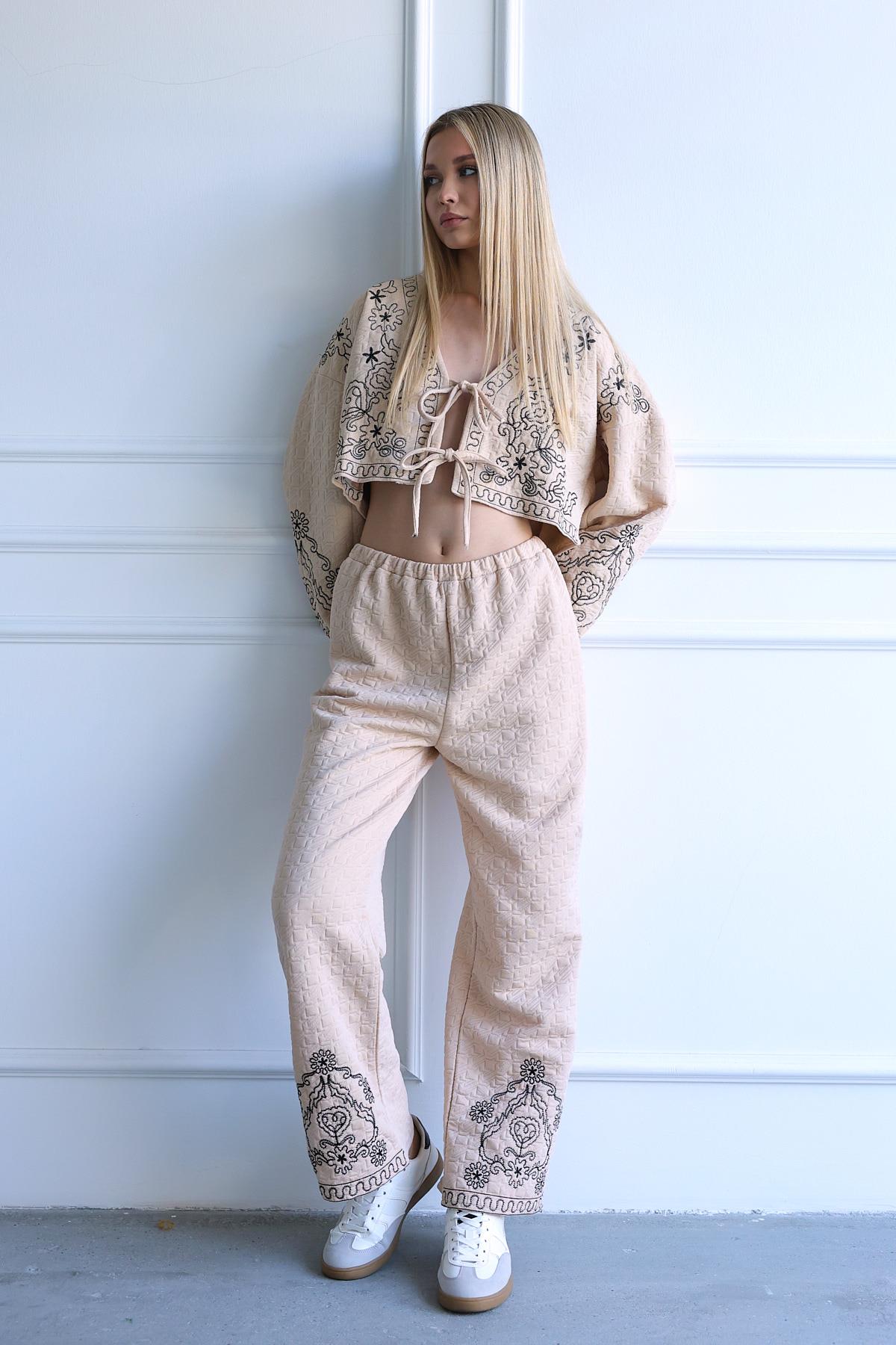 Kapitone Nakışlı Takım - Taş