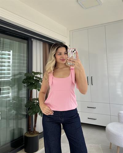 PEMBE FİYONK ASKILI BLUZ