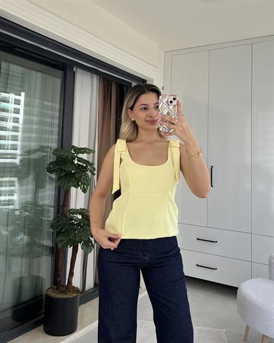 SARI FİYONK ASKILI BLUZ