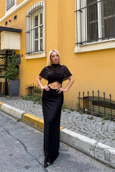 Kadın Siyah Dik Yaka Drapeli Bel Dekolteli Astarlı Maxi Tül Elbise