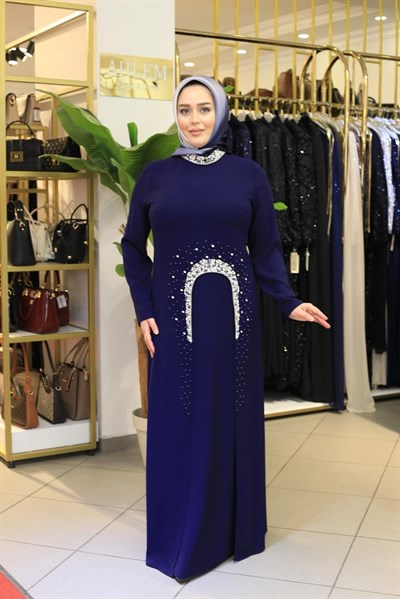 0007 KOD TAŞ DETAYLI KREP ELBİSE