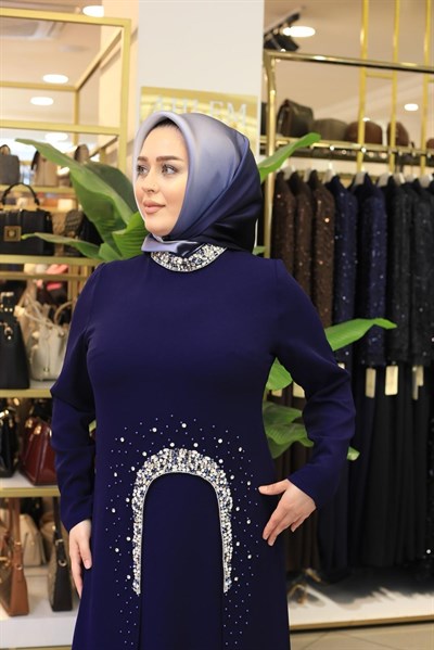 0007 KOD TAŞ DETAYLI KREP ELBİSE