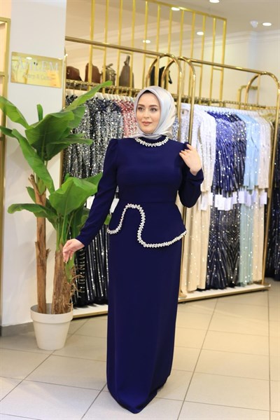 0080 فستان كريب كود كود بتفاصيل من الكريستال المرصع بالكريستال
