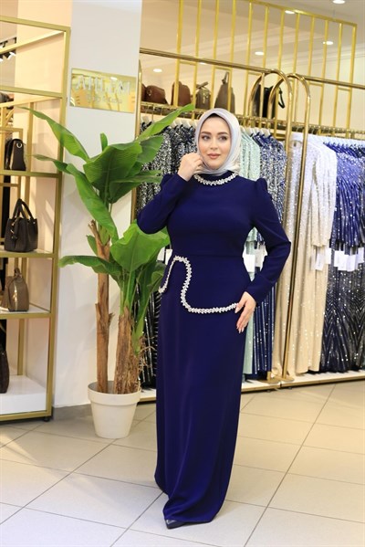 0080 فستان كريب كود كود بتفاصيل من الكريستال المرصع بالكريستال