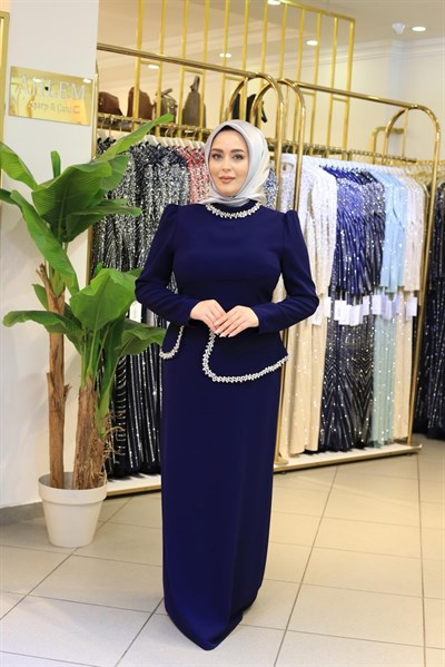 0080 فستان كريب كود كود بتفاصيل من الكريستال المرصع بالكريستال
