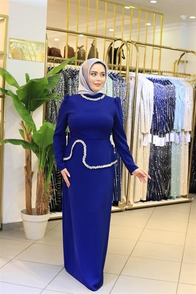 0080 فستان كريب كود كود بتفاصيل من الكريستال المرصع بالكريستال