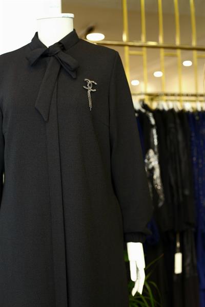 0180 CODE BROOCH DETAILED ABAYA