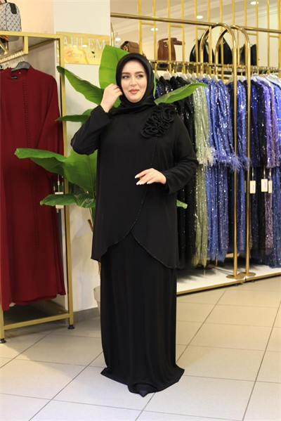 1012 KOD ŞİFON DETAYLI OMUZ GÜL DETAYLI ELBİSE SİYAH