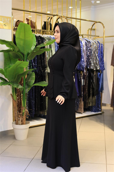 1228 فستان كريب مزين بالحجارة مع ياقة