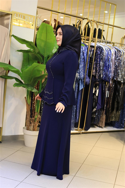 1228 فستان كريب مزين بالحجارة مع ياقة