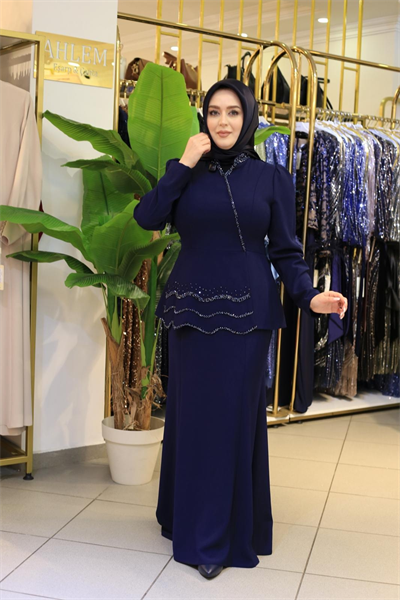 1228 فستان كريب مزين بالحجارة مع ياقة