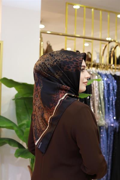 15810/11 KOD LEOPAR DESEN AHLEM SAF İPEK EŞARP SİYAH