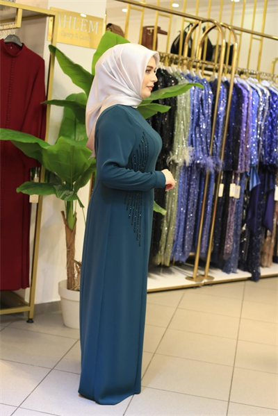 3011 KOD KREP TAŞLI ELBİSE ZÜMRÜT