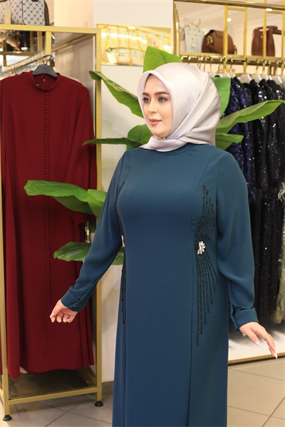 3011 KOD KREP TAŞLI ELBİSE ZÜMRÜT