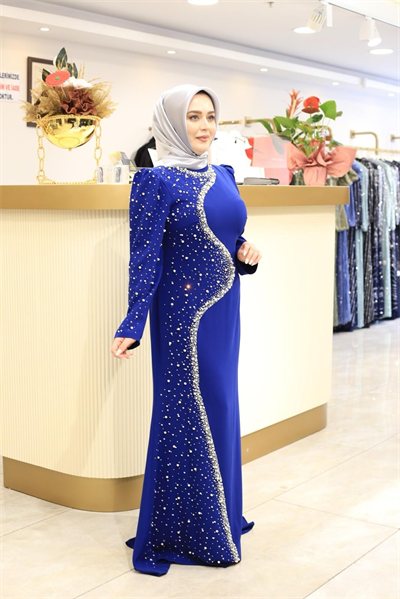 3147 فستان كريب مزين باللآلئ