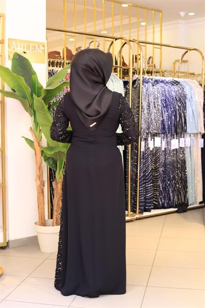 3185 KOD KENDİNDEN PUL DETAYLI ELBİSE