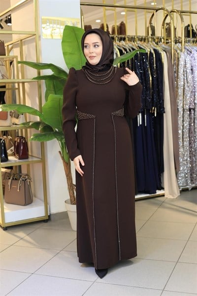 3451 KOD YAKA VE BELLİ TAŞ İŞLEMELİ ELBİSE