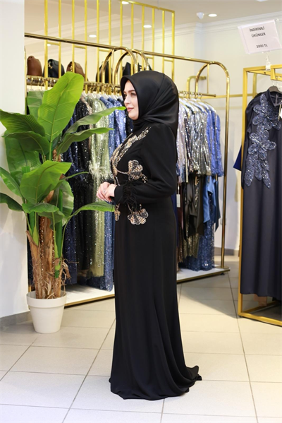 4886 فستان كريب مطرز بحجر زهري