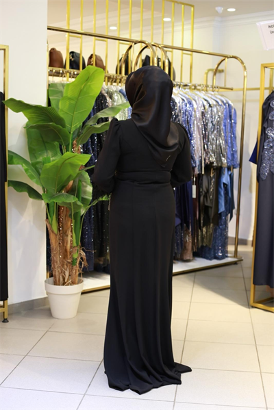 4886 فستان كريب مطرز بحجر زهري