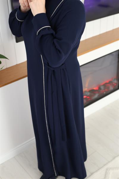 5026 CODE ROBE LACÉE À RUBAN EN PIERRE