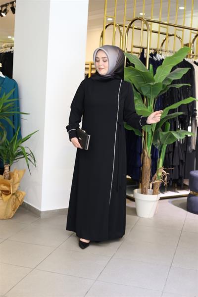 5026 CODE ROBE LACÉE À RUBAN EN PIERRE