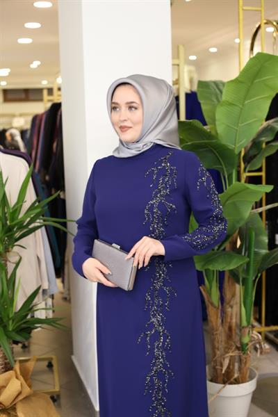 5071 CODE ROBE DÉTAILLÉE EN PIERRE