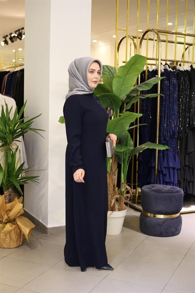 5071 CODE ROBE DÉTAILLÉE EN PIERRE