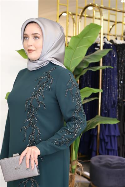 5071 CODE ROBE DÉTAILLÉE EN PIERRE