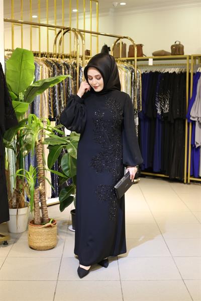 5101 CODE ROBE À MANCHES DRAPÉES ET BRODERIE DE PIERRE