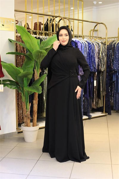 5205 KOD YAKA BEL TAŞLI PİLELİ ELBİSE SİYAH