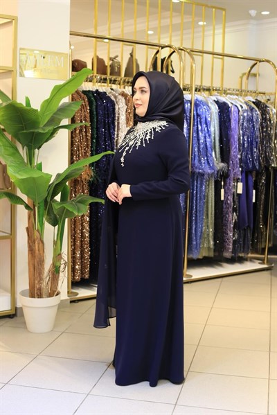5235 KOD Kragen und Chiffon-Kleid mit Steinen