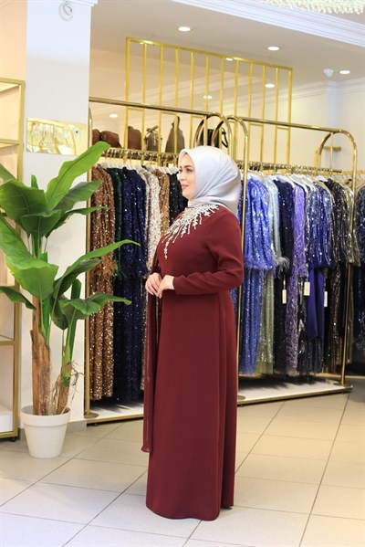 5235 KOD Kragen und Chiffon-Kleid mit Steinen