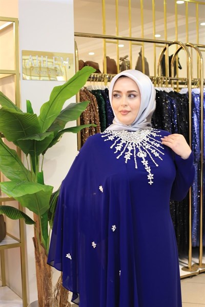 5235 فستان بياقة ورقية وحجارة شيفون