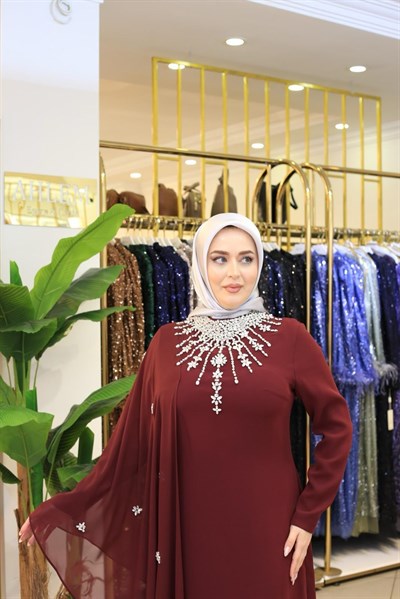 5235 KOD Kragen und Chiffon-Kleid mit Steinen