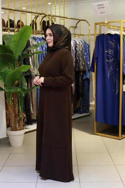 5608 KOD ARABİYELİ ÖNÜ PİLİSELİ FERACE KAHVERENGİ