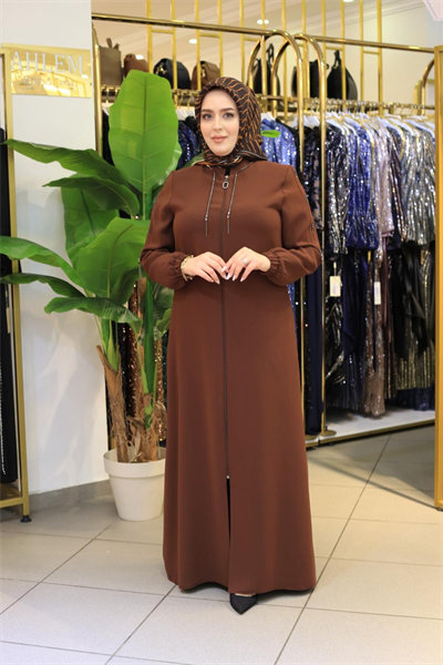 5609 KOD YAKA VE KOL ZİNCİRLİ DETAYLI FERACE KAHVE