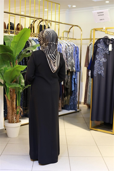 5609 KOD YAKA VE KOL ZİNCİRLİ DETAYLI FERACE SİYAH