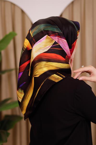 6812701/311 KOD RENKLİ AKER SAF İPEK EŞARP SİYAH