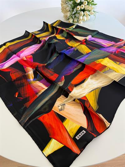 6812701/311 KOD RENKLİ AKER SAF İPEK EŞARP SİYAH