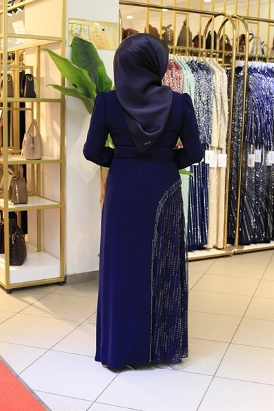 7200 KOD ETEĞİ KENDİNDEN DESENLİ ABİYE ELBİSE