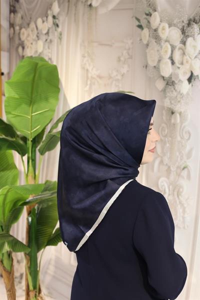 7208701/322 CODE DE LENTREPRISE DESENLİ AKER SAF İPEK EŞARP