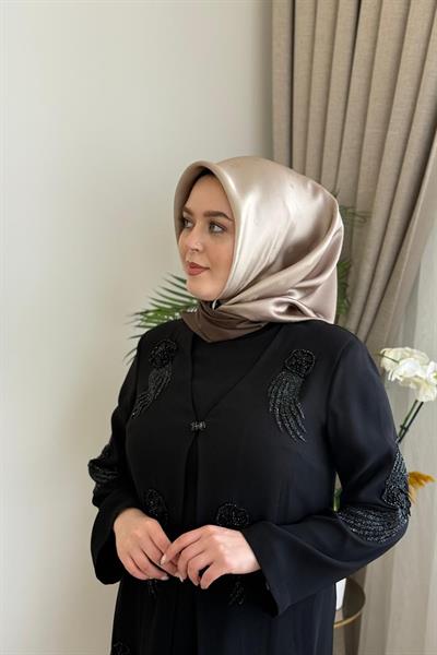 7656703/335 LOGO CODE DESENLİ AKER SAF İPEK EŞARP