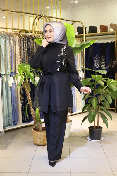 8180 CODE ORGANZA VOR STEIN DREIFACH GESETZT