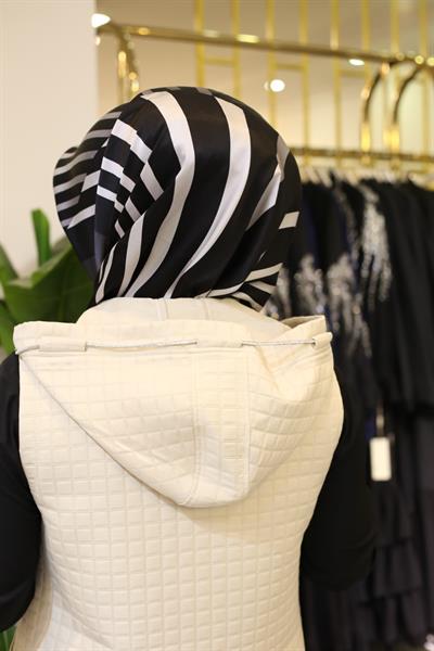 843 KOD KAPİTONE FERMUARLI YELEK KREM